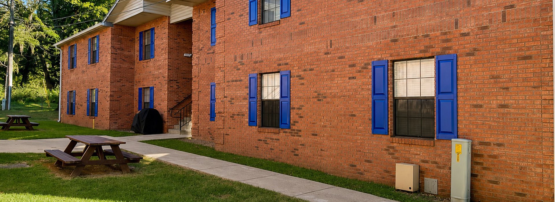exterior view at Bradford Oaks
